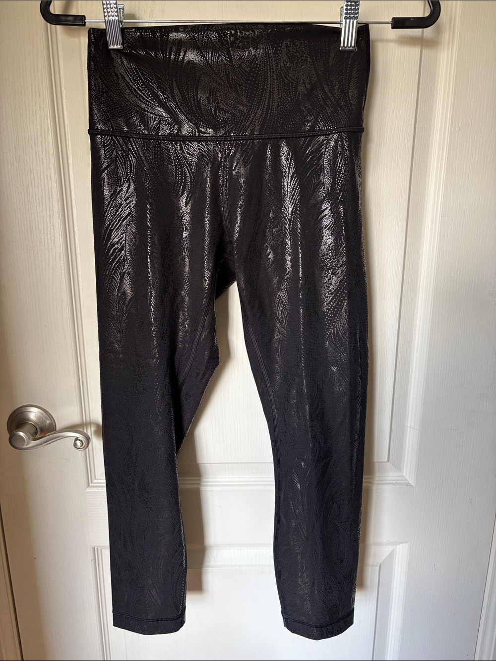 Lululemon Size 6 Black Tonal Glossy Print Leggings Made in Canada